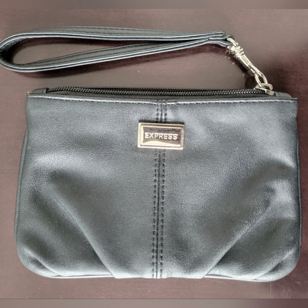 Express Wristlet Black
